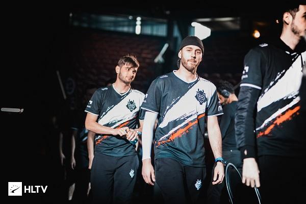 连他平时严 连他平时严